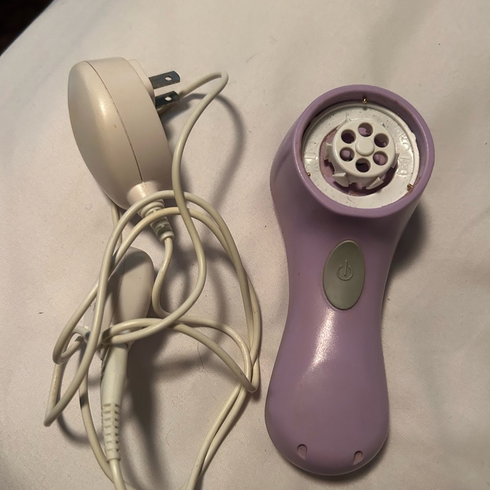 Clarisonic cleansing brush